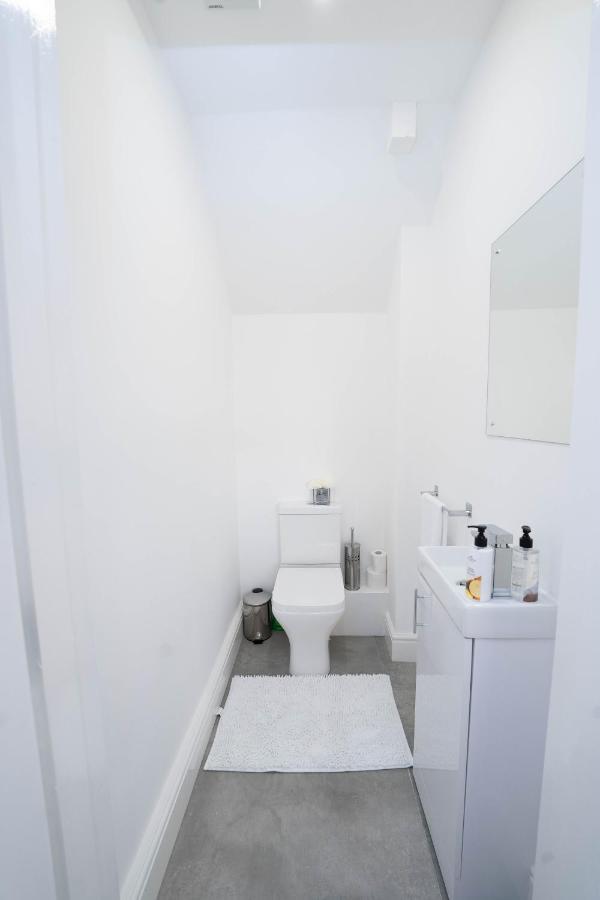 Entire Modern Home With Private Parking For 6/8 Persons Worksop Kültér fotó