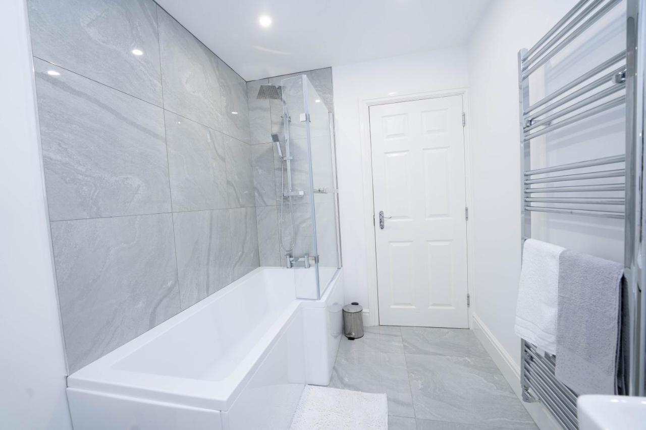 Entire Modern Home With Private Parking For 6/8 Persons Worksop Kültér fotó