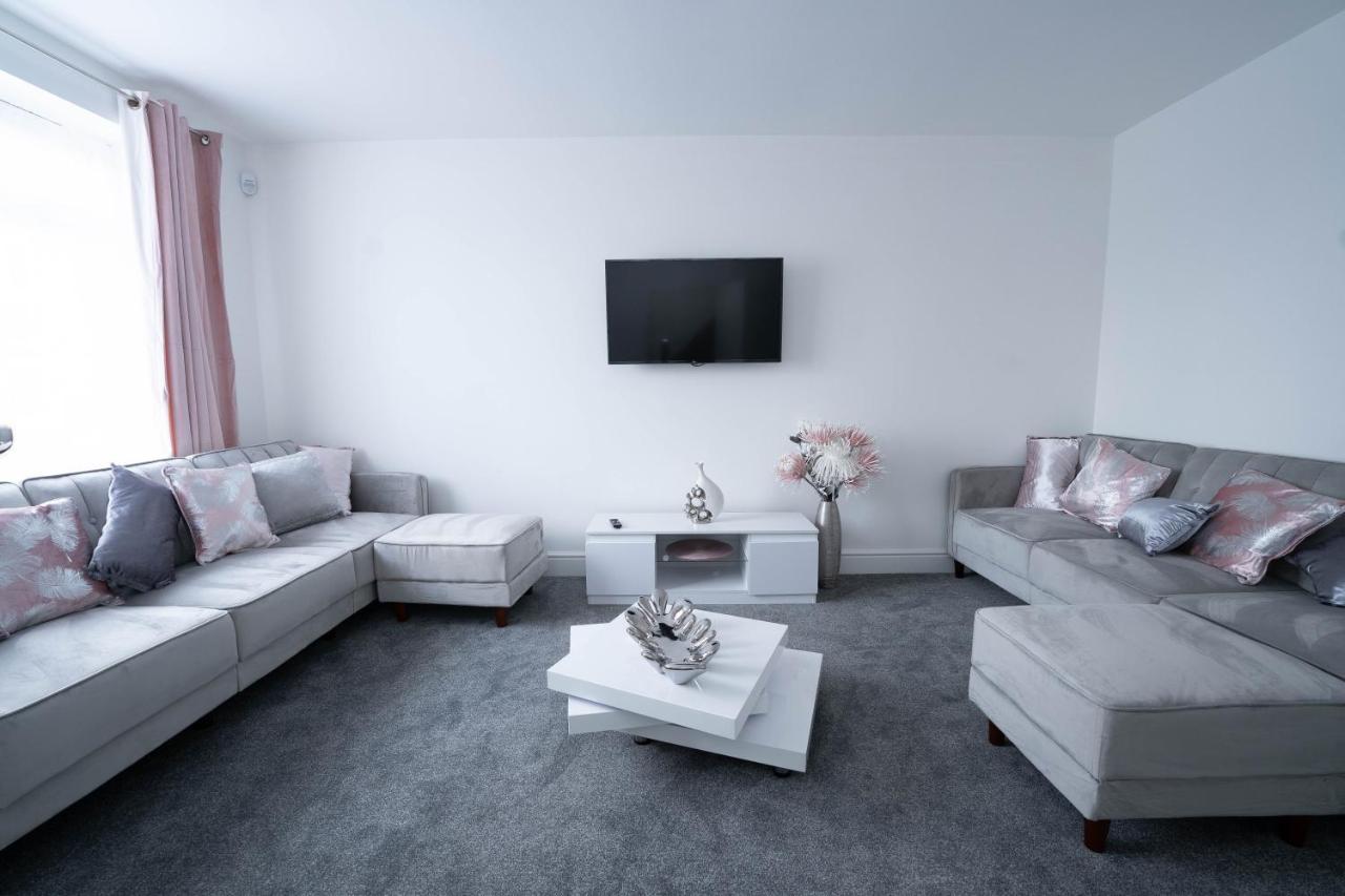 Entire Modern Home With Private Parking For 6/8 Persons Worksop Kültér fotó