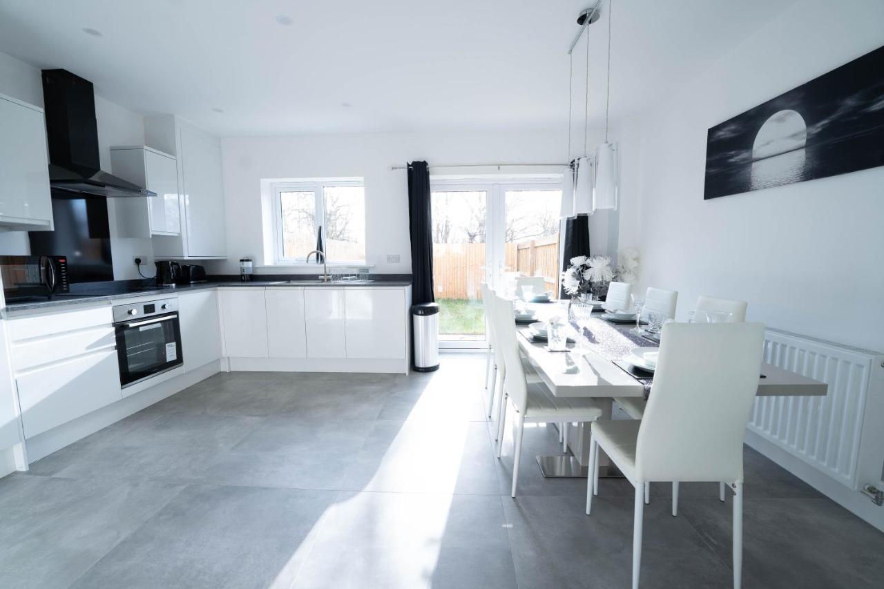Entire Modern Home With Private Parking For 6/8 Persons Worksop Kültér fotó