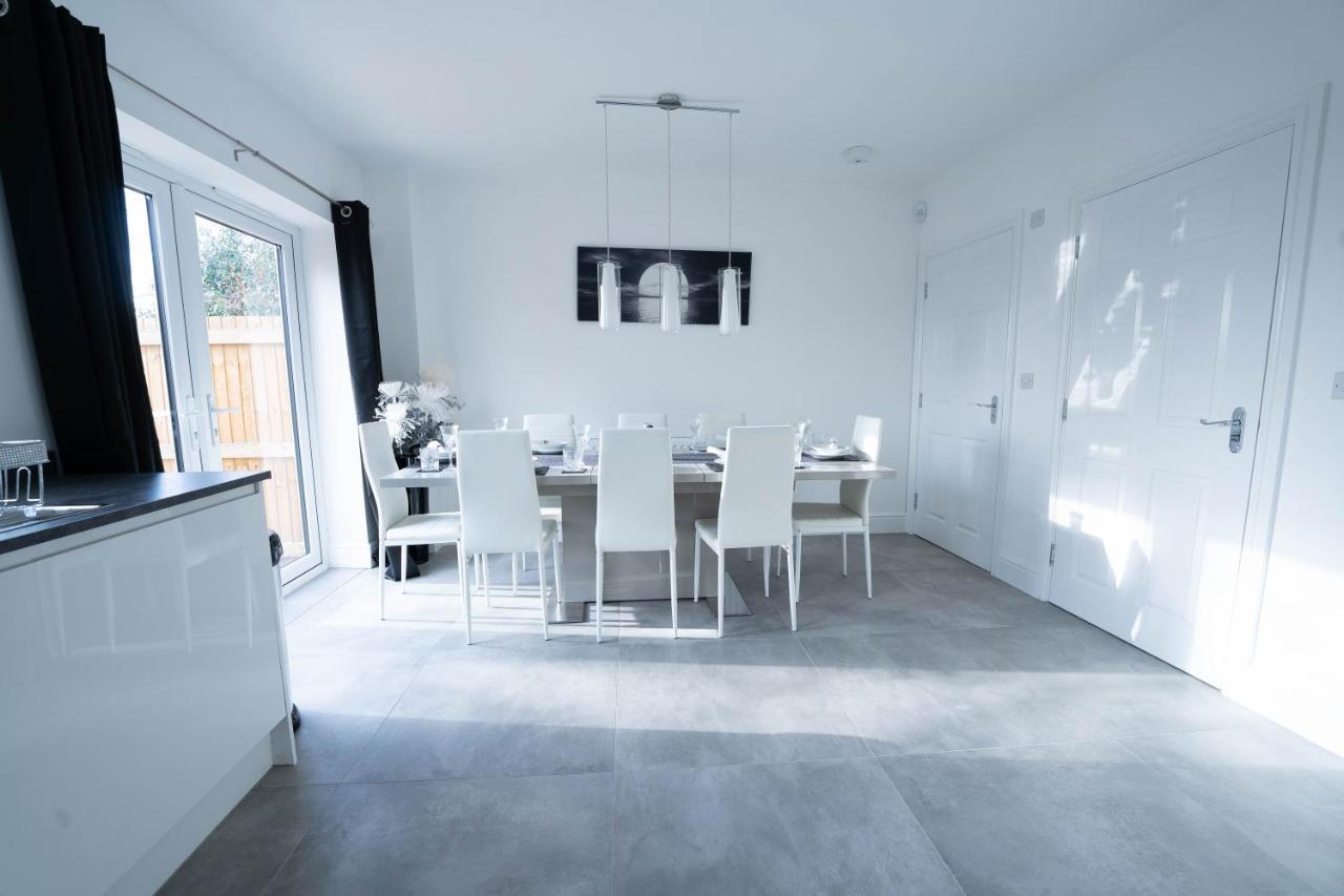Entire Modern Home With Private Parking For 6/8 Persons Worksop Kültér fotó