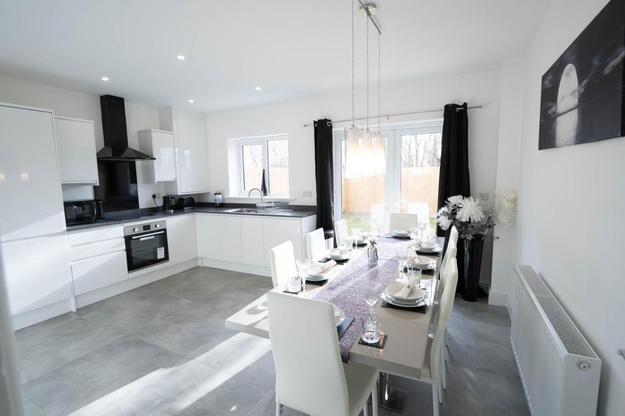 Entire Modern Home With Private Parking For 6/8 Persons Worksop Kültér fotó