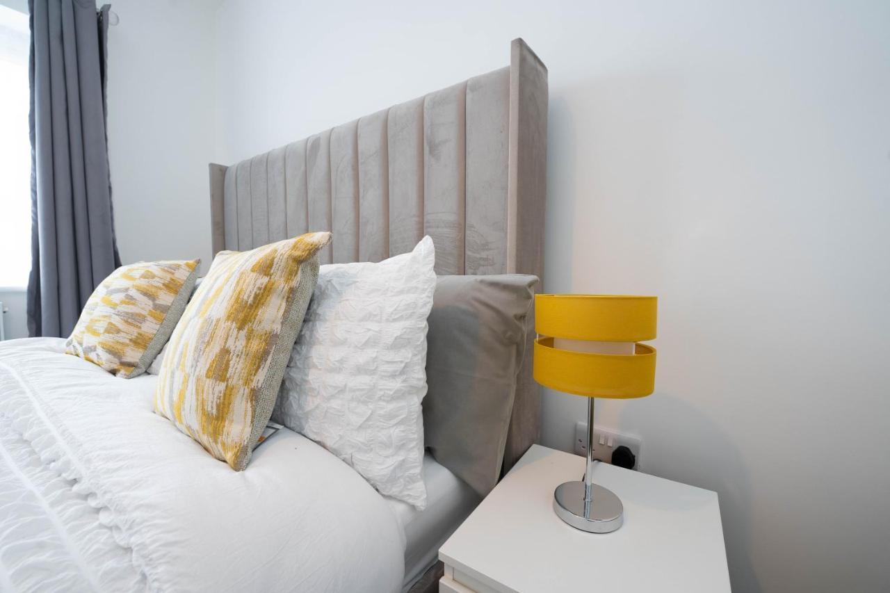 Entire Modern Home With Private Parking For 6/8 Persons Worksop Kültér fotó