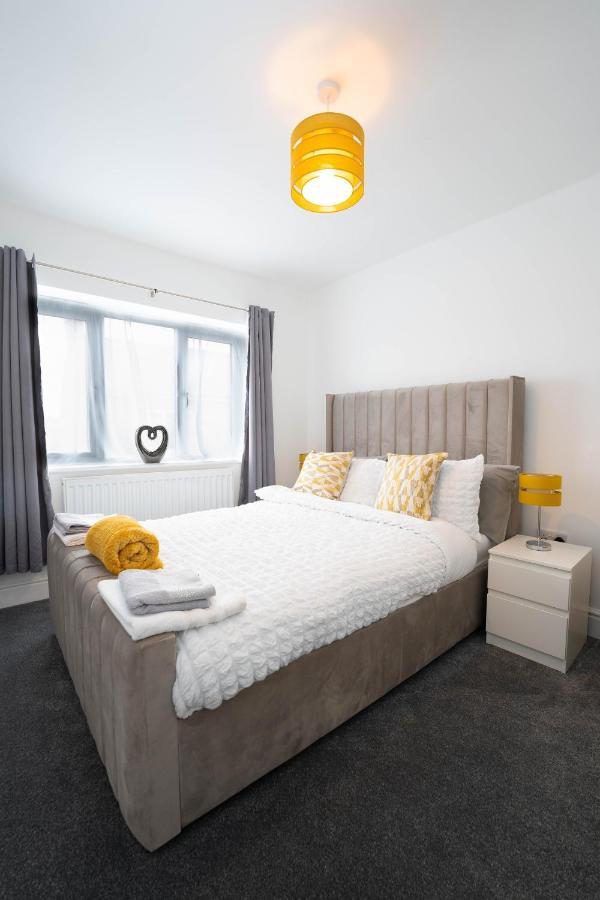 Entire Modern Home With Private Parking For 6/8 Persons Worksop Kültér fotó