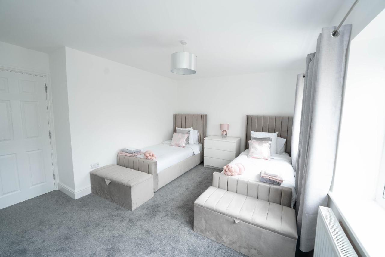 Entire Modern Home With Private Parking For 6/8 Persons Worksop Kültér fotó